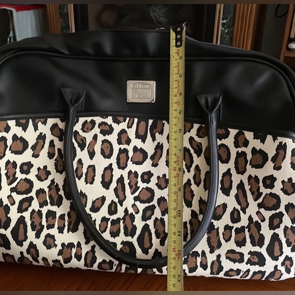Liz Claiborne 💕Travel Bag on Wheels 💕 - Picture 2 of 11